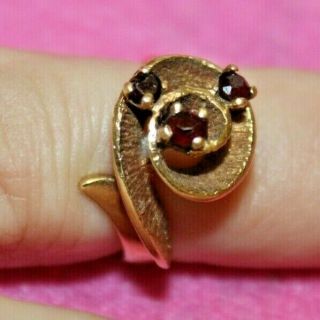 Vintage 14 K Gold Garnet 3.  9 Grams Gold Ring Swirl Rose