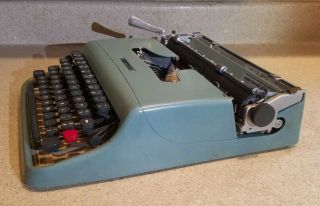 Vintage Underwood Olivetti Lettera 22 Portable Typewriter / Case 5