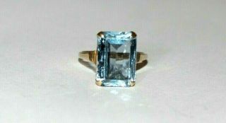 Vintage 9ct Gold Ring.  Blue Gemstone.  Topaz? Size M.  Meghan Markle