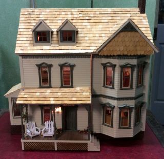 Miniature ARTS & CRAFT STYLE DOLL HOUSE Lighted - Vintage Furnishings - Opens up 2