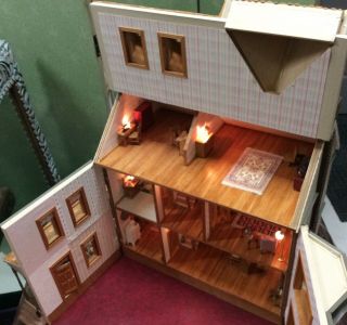 Miniature ARTS & CRAFT STYLE DOLL HOUSE Lighted - Vintage Furnishings - Opens up 3