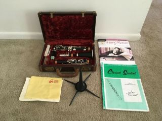 Lyons Of Chicago - Monarch - B Flat Vintage Wood Clarinet Pads,  Stand,  2 Books