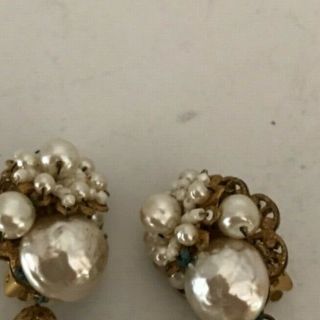VINTAGE MARIAM HASKELL PEARL EARRINGS CLIP - ON WITH FAUX PEARLS & GOLDTONE MEATAL 4