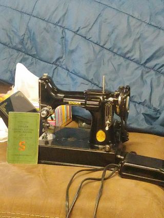 Vintage Singer Featherweight 221 - 1 Portable Electric Sewing Machine 40’s W/casec