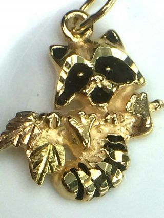Cute 18k Yellow Gold Black Enamel Raccoon Charm Pendant.  2.  1gm.