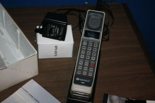 Vintage Motorola California Mobile Phone F09LFD8435AG Brick Cellular Phone 5