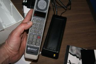 Vintage Motorola California Mobile Phone F09LFD8435AG Brick Cellular Phone 6