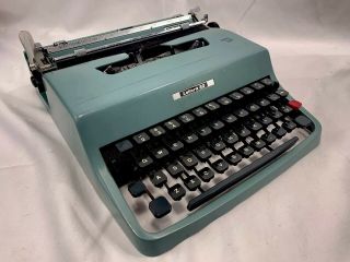 Vintage 1960’s Olivetti Underwood Lettera 32 Typewriter Blue Black Case Italy