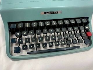 Vintage 1960’s Olivetti Underwood Lettera 32 Typewriter Blue Black Case Italy 4