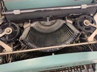 Vintage 1960’s Olivetti Underwood Lettera 32 Typewriter Blue Black Case Italy 5