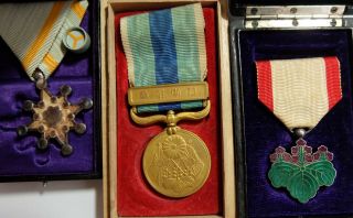 1905 Russia War Dispatch Sterling Rising Sun & Treasure Medal Japanese Badge
