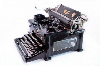 Vintage 1910’s Royal Model 10 Typewriter 2