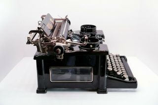 Vintage 1910’s Royal Model 10 Typewriter 3