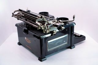Vintage 1910’s Royal Model 10 Typewriter 5