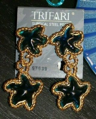 WONDERFUL TRIFARI TM SIGNED 2 1/2 INCH BLUE LUCITE STARFISH PIERCED EARRINGS 2