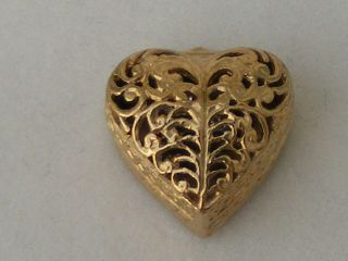 A Vintage 9ct Gold Charm Heart Shaped Ring Box With A Ring Inside H/m,  5.  2grms