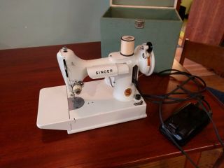 Vintage Singer Feather Weight White 1964 221k Sewing Machine,  Made In Gb