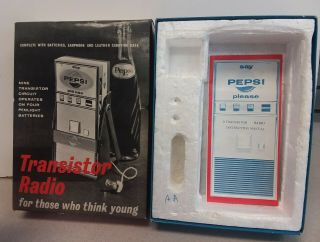 Vintage 1960s Pepsi - Cola Vending Machine Transistor Radio w/Box & Instructions 10
