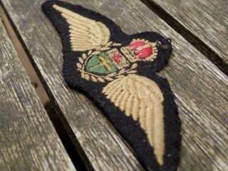 Vintage WW2 RAF PILOT QUALIFICATION Embroidered ' Wings ' Cloth Badge 4