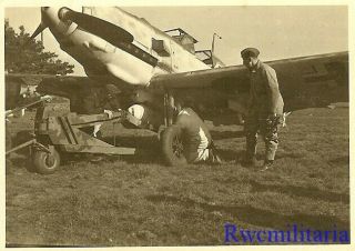 Rare Luftwaffe Ground Crewmen Attach Bomb On Me - 109 Fighter Plane