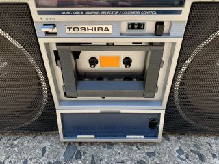 Vintage Toshiba RT - S933 Bombeat X - 01 AM/FM/SW Cassette Boombox Parts/Repair 3