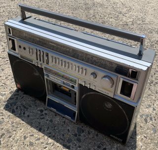 Vintage Toshiba RT - S933 Bombeat X - 01 AM/FM/SW Cassette Boombox Parts/Repair 4