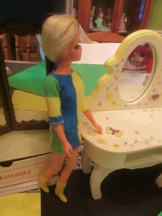 Vintage Twiggy Doll In Her Orig.  Blue/yellow/green Dress & Yellow Courege Boots