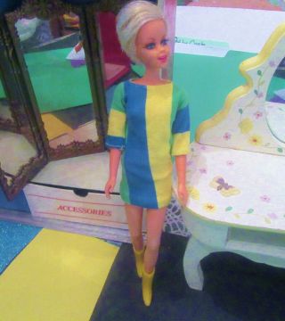 Vintage Twiggy doll in her orig.  blue/yellow/green dress & yellow courege boots 2