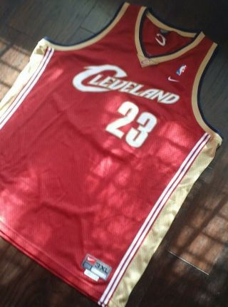 Vintage Lebron James 23 Cleveland Cavaliers Nike Swingman Jersey 5