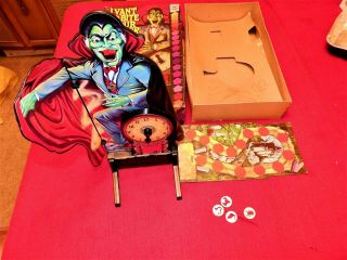 Vintage 1981 Hasbro I Vant To Bite Your Finger The Dracula Vampire Board Game