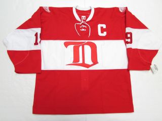 STEVE YZERMAN DETROIT RED WINGS AUTHENTIC VINTAGE CCM 6100 RED HOCKEY JERSEY 2
