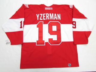 STEVE YZERMAN DETROIT RED WINGS AUTHENTIC VINTAGE CCM 6100 RED HOCKEY JERSEY 3