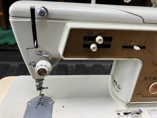 Vintage Singer Golden Touch And Sew Sewing Machine Deluxe Zig - zag Model 620 4
