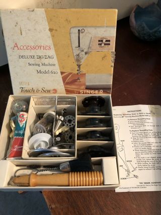 Vintage Singer Golden Touch And Sew Sewing Machine Deluxe Zig - zag Model 620 9