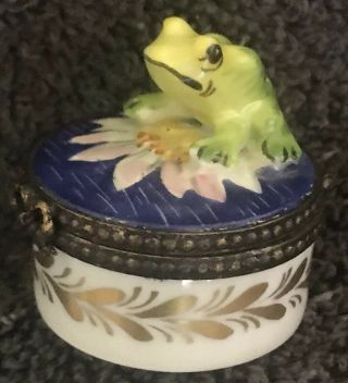 Vintage Limoges France Peint Main Frog Hinged Trinket Box 1.  25 " X 1.  25 " Rare