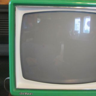 Vintage green 1975 Quasar model XP3163MG portable TV 3