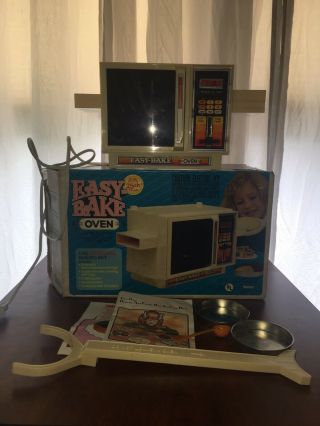 Vintage Kenner 1988 Easy Bake Oven Model 15680 White 25th Year Addition