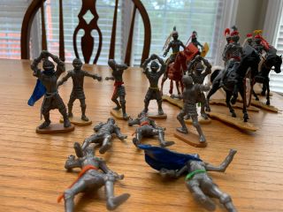 16 Vintage Cherliea Swoppet Plastic Knights 6 Mounted On Horses 10 Unmounted