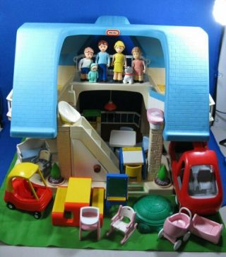 Vintage Little Tikes Blue Roof Dollhouse And 30 People/accessories