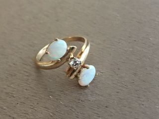 Antique 14k Yellow Gold Single Diamond With 2 Opals Ring
