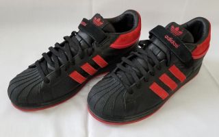 Mens Size 10.  5 Black Vintage 2002 Adidas Leather Strap Sneakers Art No.  147822