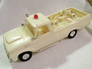 RARE VINTAGE 1963 PLASTIC MODEL TRUCK,  FORD 100,  & GO CART ON RACKS 4