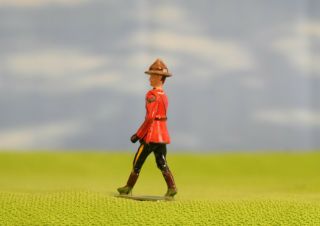 VINTAGE BRITAINS LEAD TOY SOLDIERS - ROYAL CANADIAN POLICE - 100 932 2