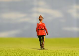 VINTAGE BRITAINS LEAD TOY SOLDIERS - ROYAL CANADIAN POLICE - 100 932 3
