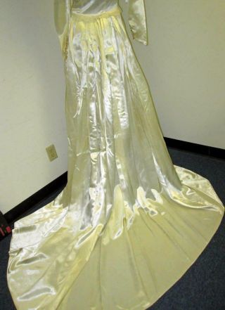 Vintage: Satin Vintage Ivory Satin Wedding Gown
