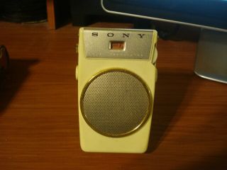 Vintage Sony Tr - 610 Transistor Radio.  Ivory W/gold Stand & Case Cond