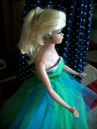 Vintage Blonde Swirl Ponytail Barbie Doll With Case 7