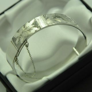 1975 Vintage Heavy Solid 925 Sterling Silver 1/2 Floral Engraved Bangle Bracelet