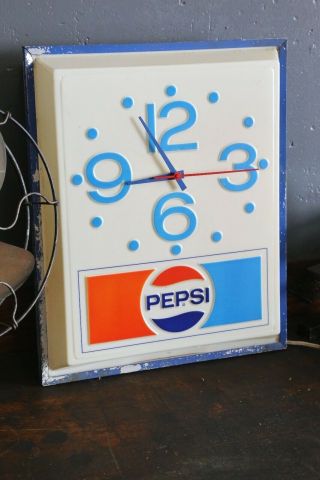 Vintage Pepsi Cola Soda Pop Advertising Wall Light Up Clock Sign USA 1970s old 2