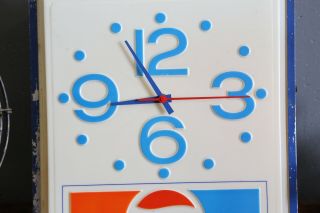 Vintage Pepsi Cola Soda Pop Advertising Wall Light Up Clock Sign USA 1970s old 4